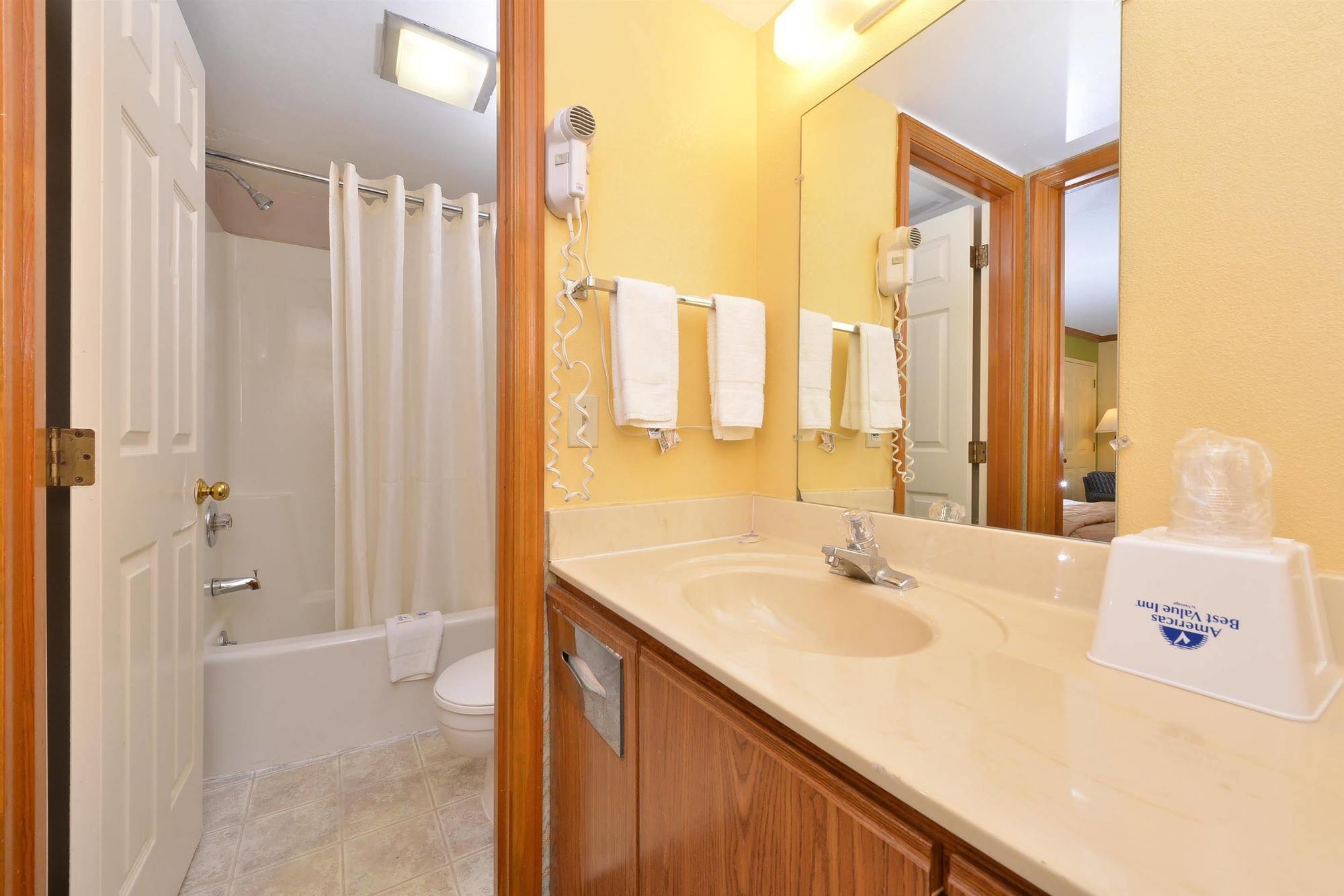 Americas Best Value Inn Maumee/Toledo Ngoại thất bức ảnh